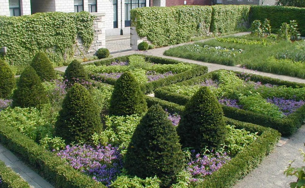chateau-ramezay-garden