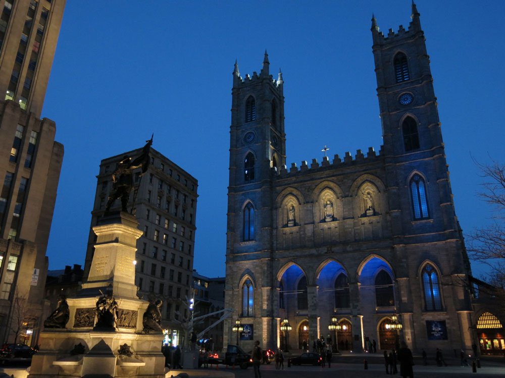 montreal-notre_dame_cathedral_and_place_de_armes_in_old_montreal