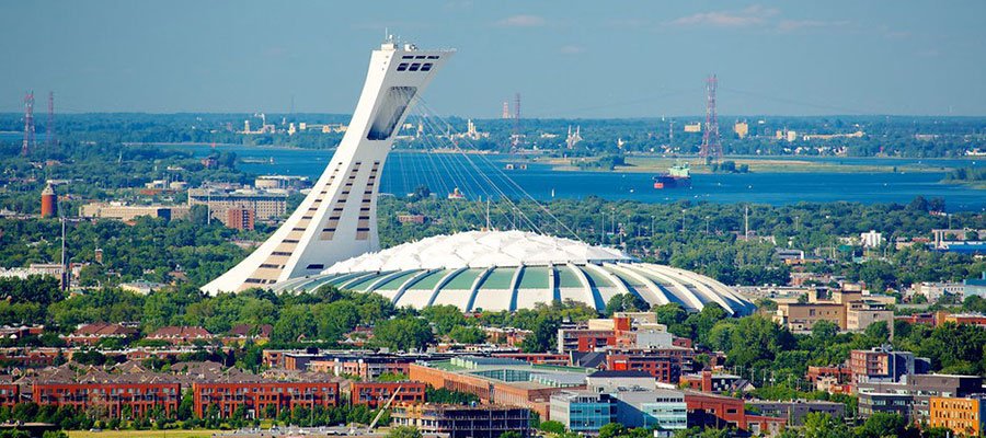 Expos playing before they close the dome of the Olympic Stadium