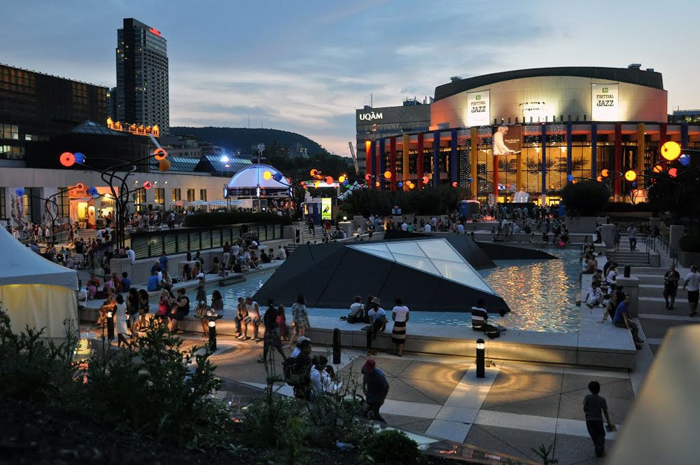 montreal-place-des-arts-crowds